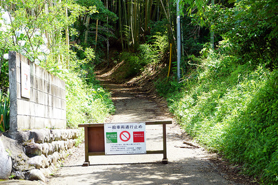 滝山城跡大手口 散策路の入口